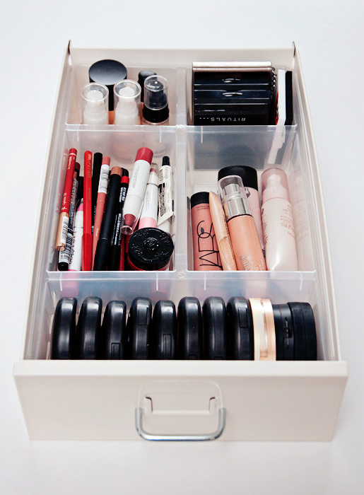 simphome makeup storage