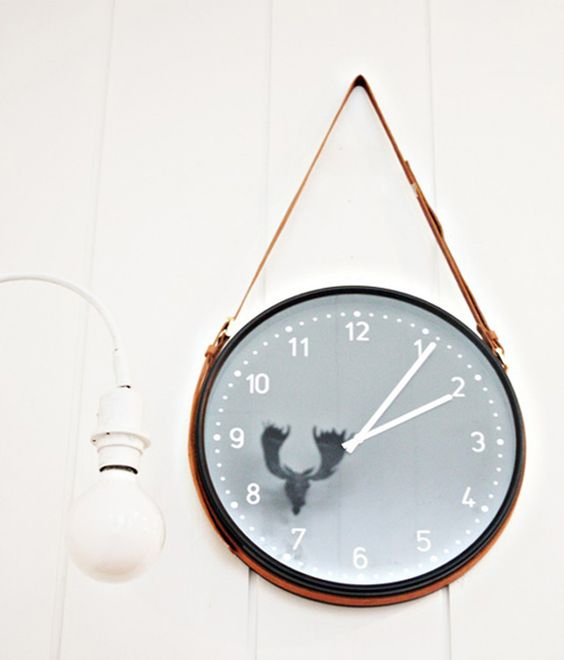 22 Use a vintage belt to hang the Bondis wall clock Simphome com