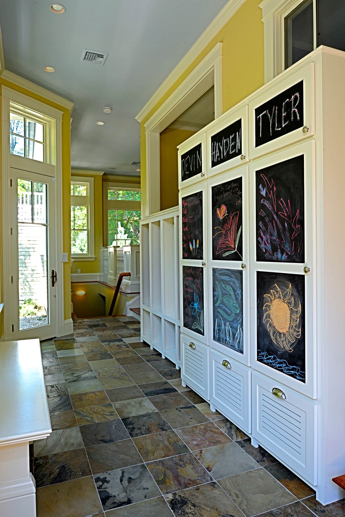 9 Chalkboards for Personalized Closets Simphome com