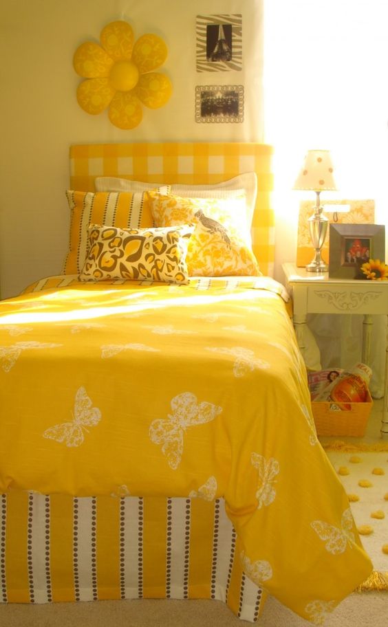 36 Sunshine yellow bedroom Simphome