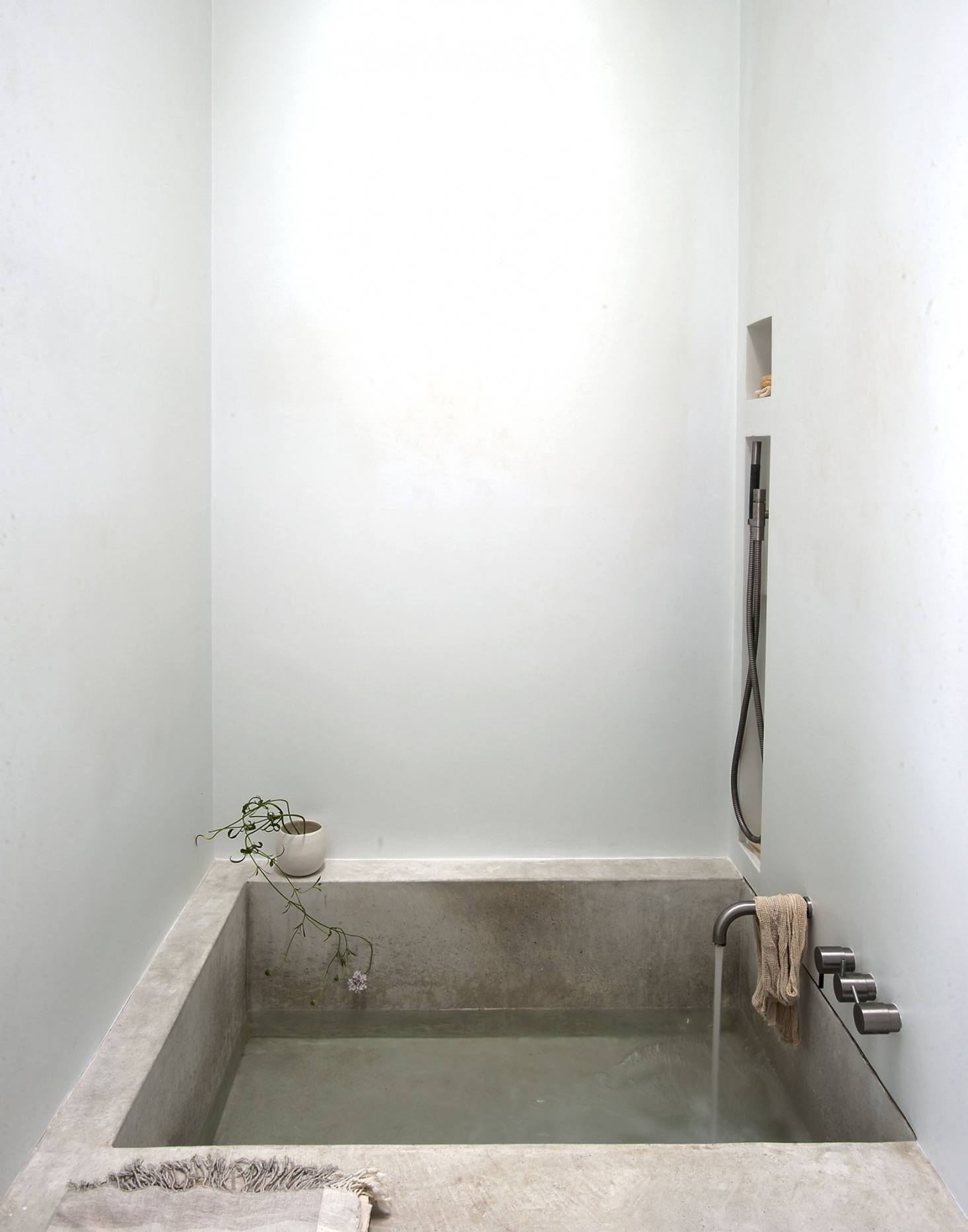 7 minimalist tiny spa bath Simphome