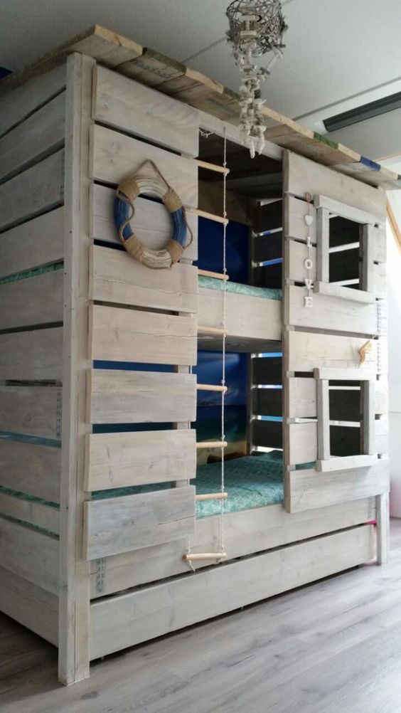 78 This sturdy beach house bunk bed has been designed by Roomzzz Simphome