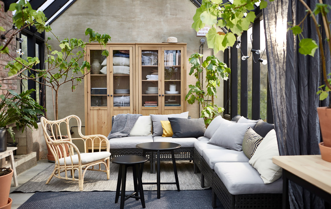44 Outdoor Living Room via simphome com