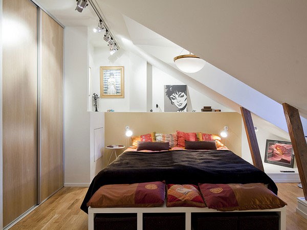 1 Attic Bedroom via simphome