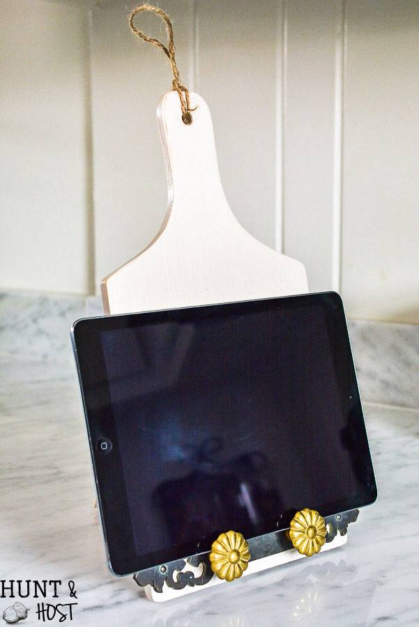 73 Dollar Store Tablet Holder DIY from Huntandhost via simphome