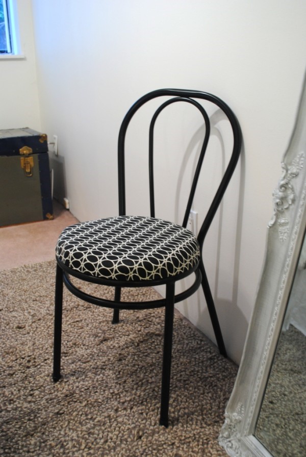 How to refresh Little Bistro Chair Via Simphome 11