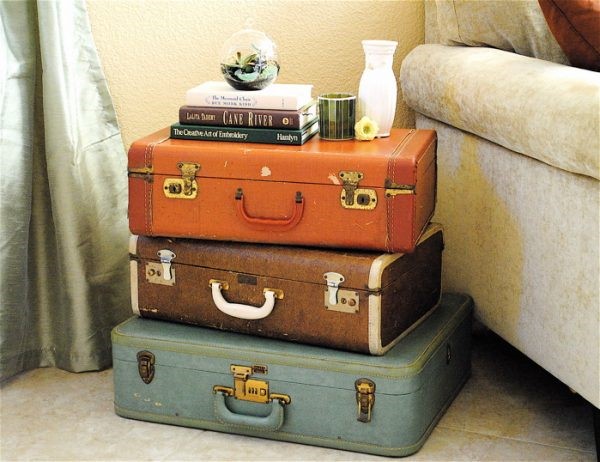 5 Stack Up Old Suitcases via simphome