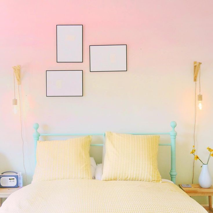 10. Show Your Artistic Side with Ombre Wall via Simphome