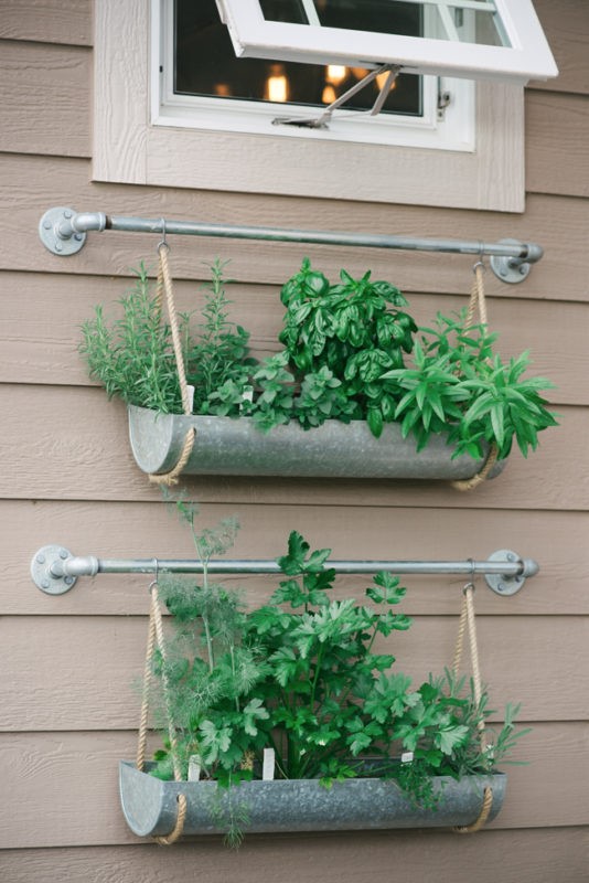 7. Simple Hanging Planter Project Idea via Simphome.com