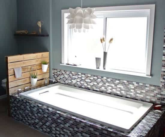 9. Bathroom Shelf from Wooden Pallet via SIMPHOME.COM