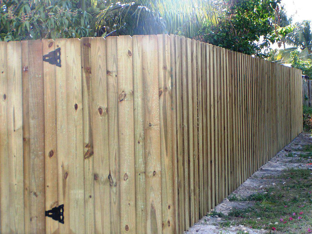 18.SIMPHOME.COM wood fence design ideas backyard wood fence designs ideas
