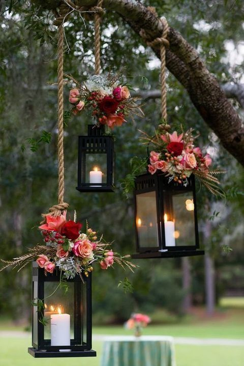3. Make a Flower themed for Engagement Party Decoration via SIMPHOME.COM