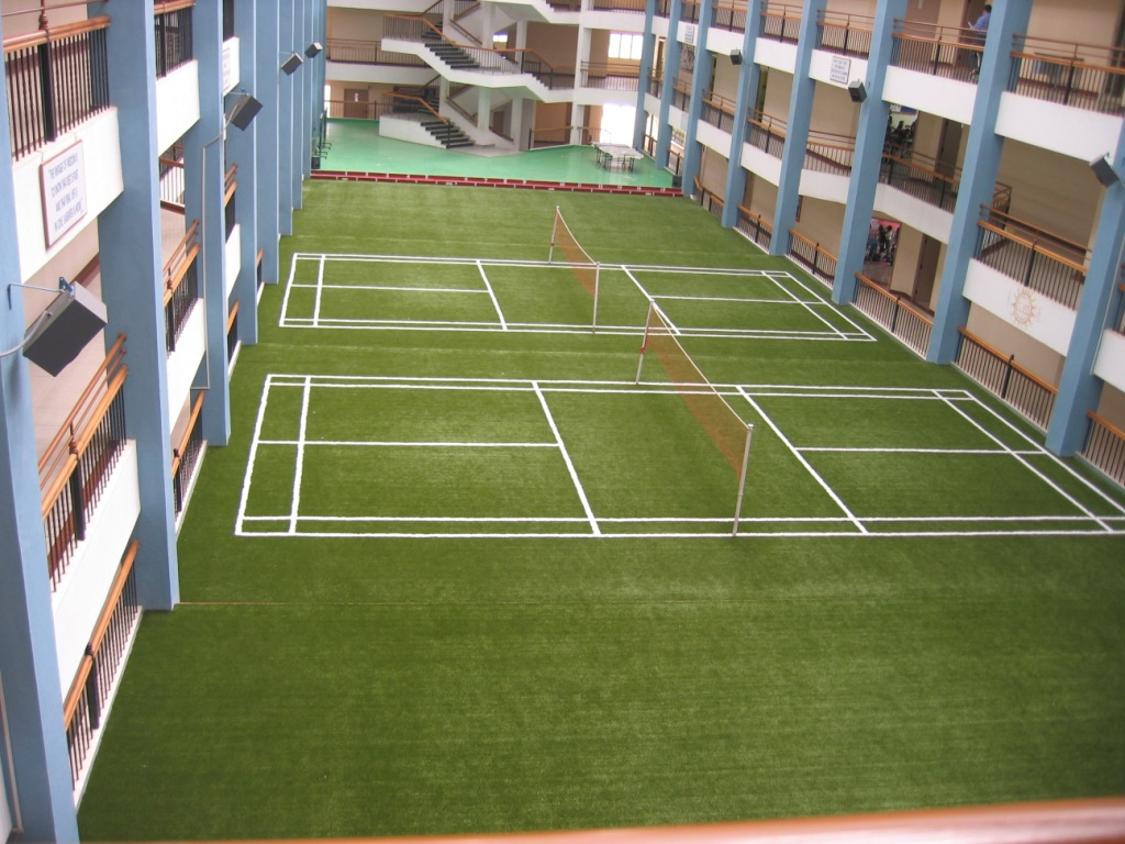 3.SIMPHOME.COM Badminton Court with Artificial Turf