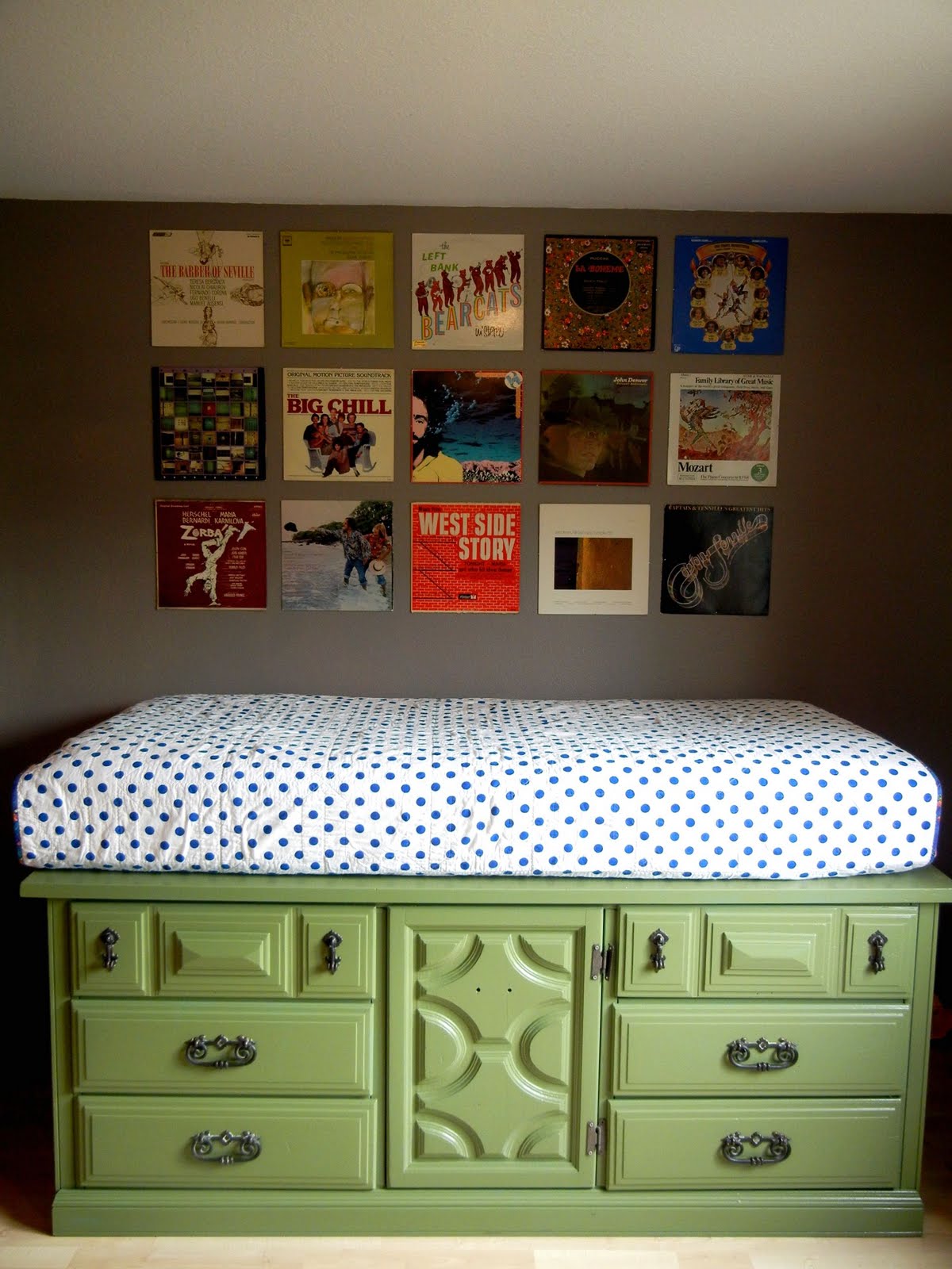 4. SIMPHOME.COM Upcycling Chest of Drawers into a Twin Bed