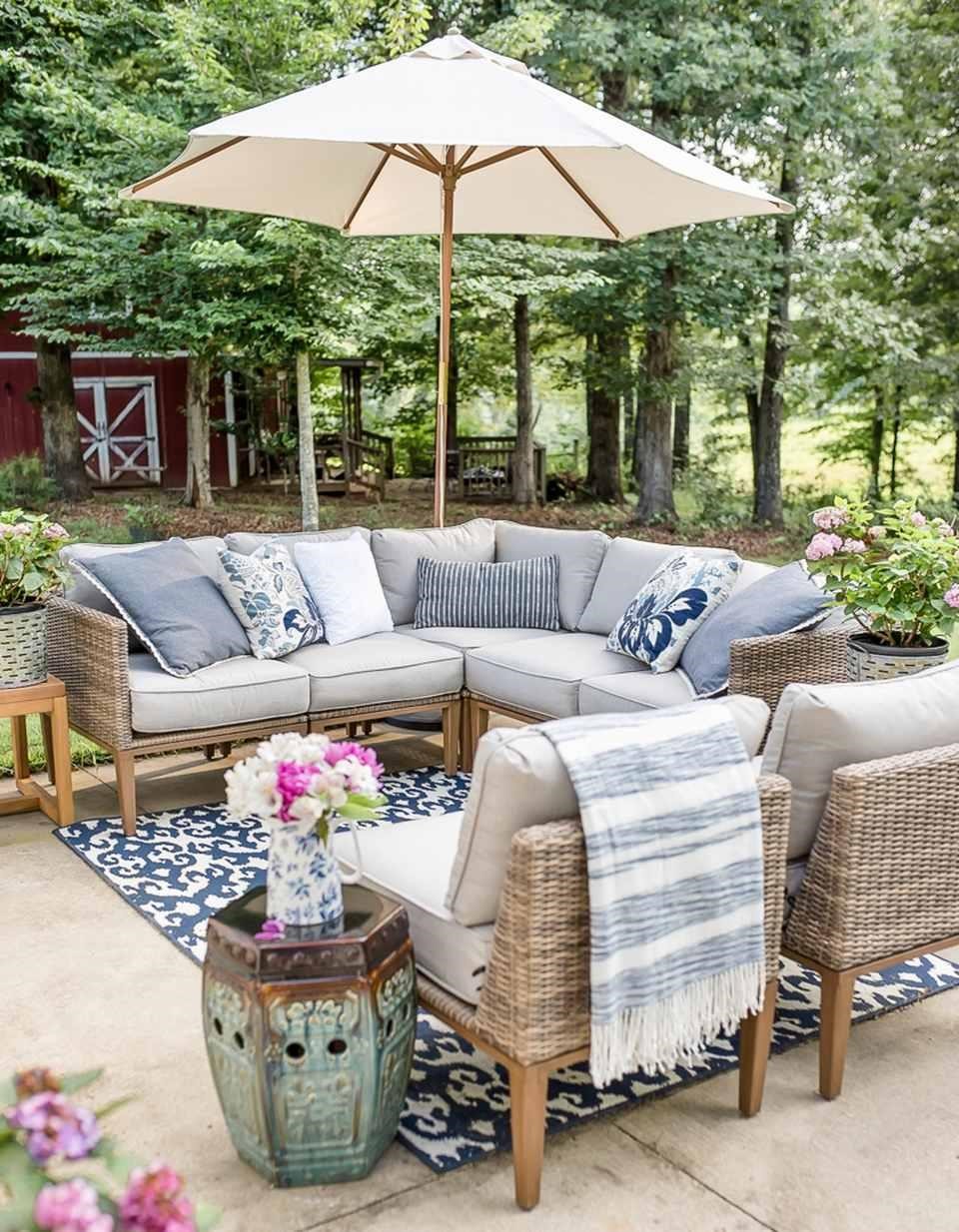 5. SIMPHOME.COM Make your outdoor living room