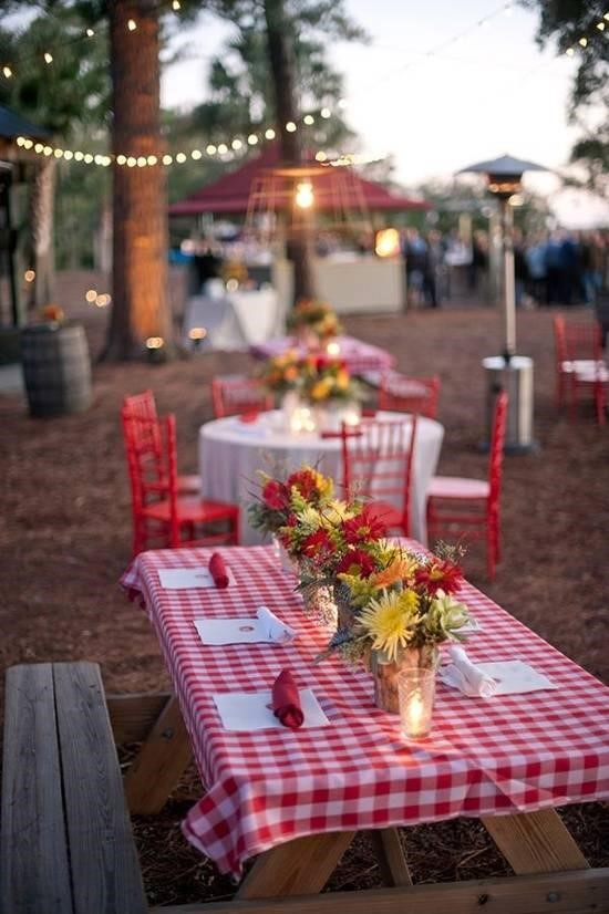9.SIMPHOME.COM 10 Backyard BBQ Wedding Reception Picnic Plaid Themed Tables