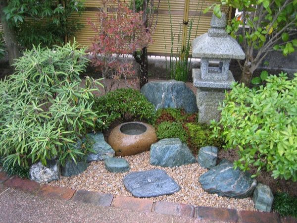 9.Simphome.com Small Rock Garden Ideas