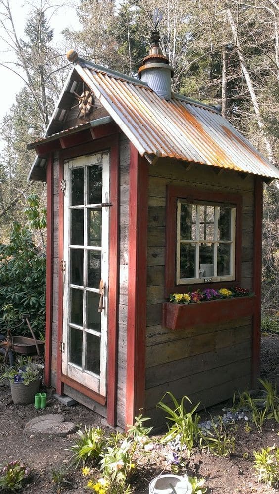 4.Simphome.com Petite Gardening Shed from Old Doors Project idea 1