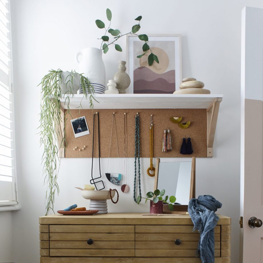 6.Use Corkboard to Hang Your Accessories via Simphome.com