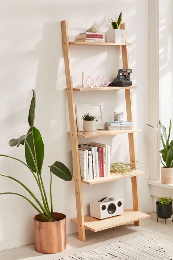 1. Leaning bookshelf by simphome.com
