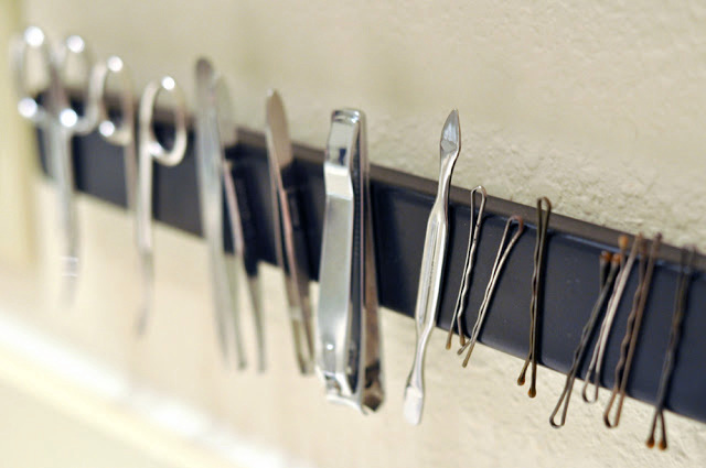 5. For small accessories consider to complete your counter with this magnetic strip by simphome.com